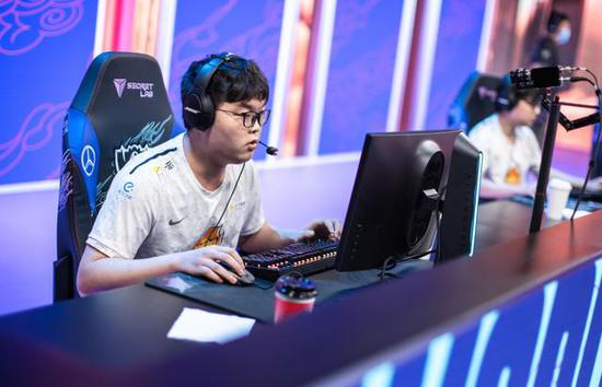 李白与朵莉亚携手征战王者荣耀深圳盛典